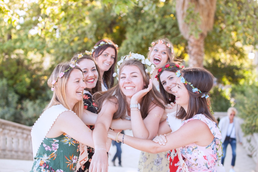 Shooting photo robes a fleurs couronnes de fleurs