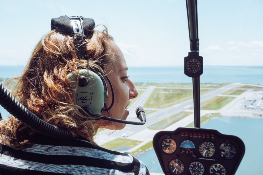 femme ballade en helicoptere