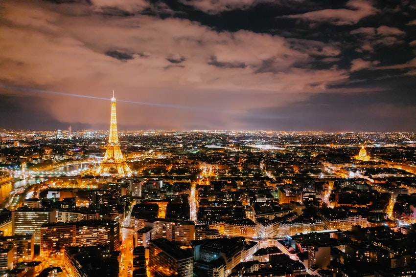 paris vue du ciel de nuit