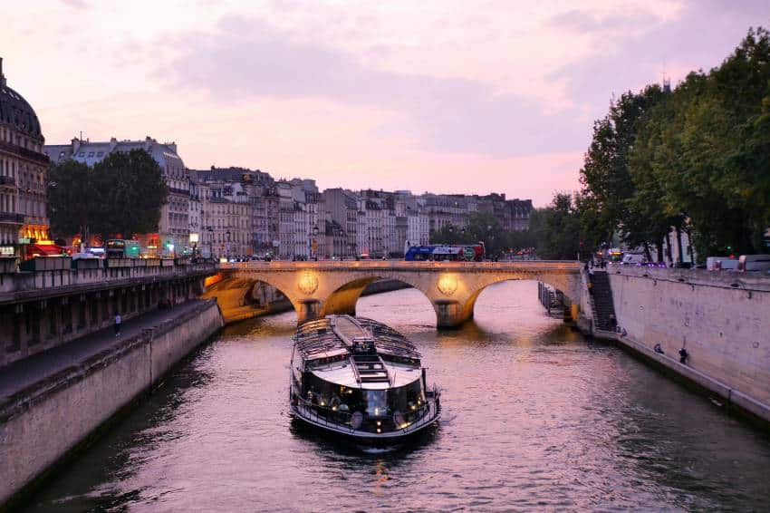 diner sur la seine evjf paris