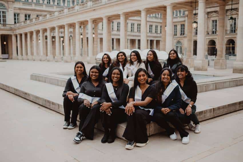 mon enterrement de vie de jeune fille a paris temoignage